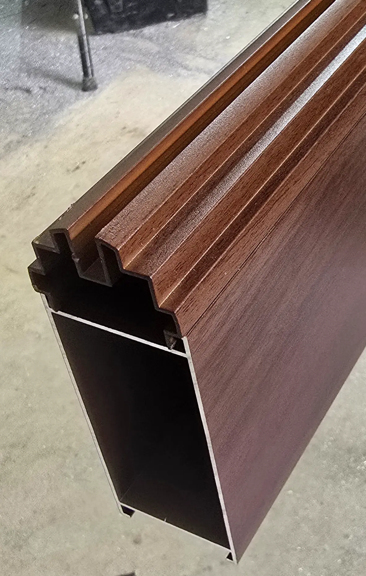 MADERA NOGAL- GLASS ADAPTER ESCALONADO