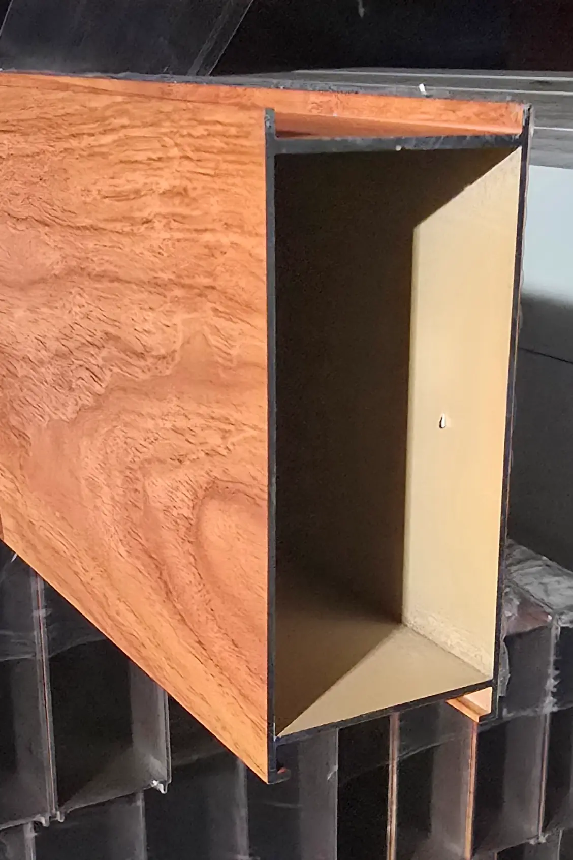 MADERA ROBLE-Marco Interior Heavy 19’  (VIETNAM)