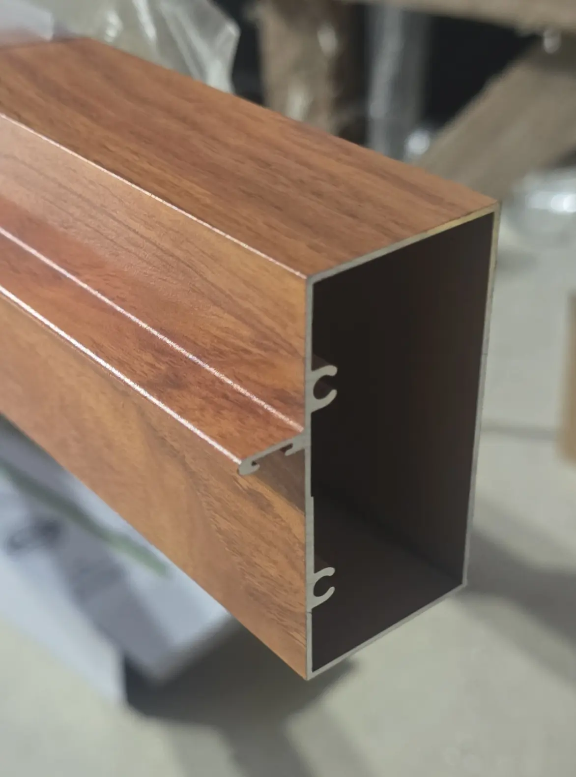 MADERA ROBLE-Marco Pared HEAVY 19’ (VIETNAM)